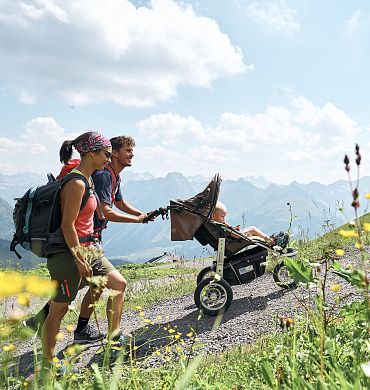 bergbahn-diedamskopf-familie-kinderwagen-sommer-wanderung-au-schoppernau-6