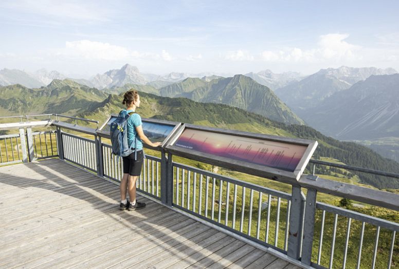 bergpanorama-geniessen-am-diedamskopf-c-lucas-tiefenthaler-bregenzerwald-tourismus-webqualitaet-2