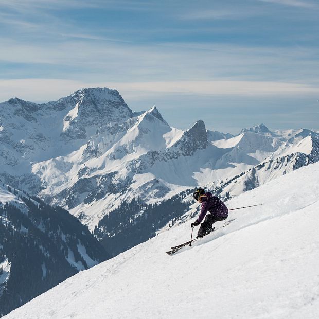skigebiet-bergbahnen-diedamskopf-firnschnee-fruehling-au-schoppernau-5-1
